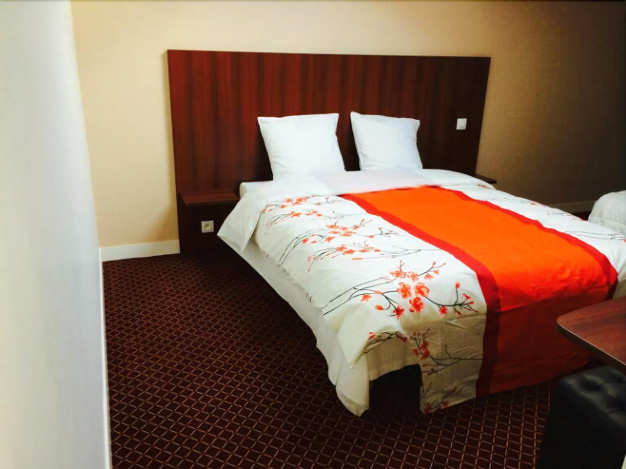 Hotel Rythme แซ็ง-กลู ภายนอก รูปภาพ